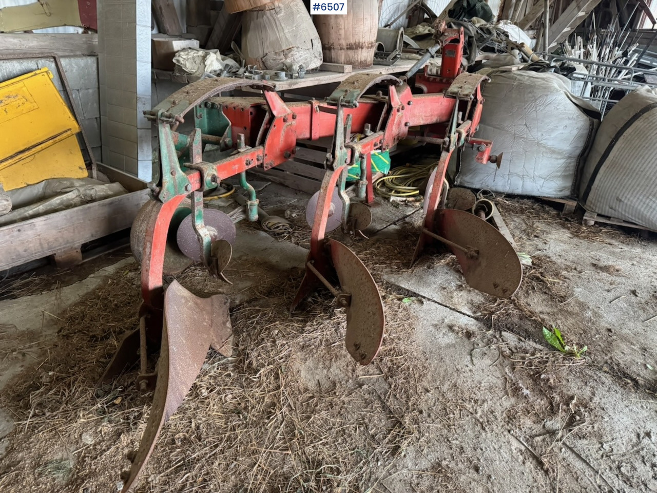 Kverneland 3-furrow plough - ציוד עיבוד קרקע: תמונה 2 Kverneland 3-furrow plough - ציוד עיבוד קרקע: תמונה 2
