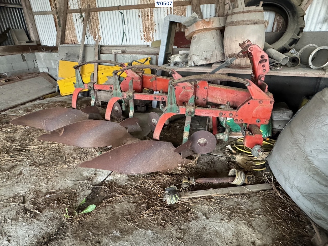 Kverneland 3-furrow plough - ציוד עיבוד קרקע: תמונה 3 Kverneland 3-furrow plough - ציוד עיבוד קרקע: תמונה 3