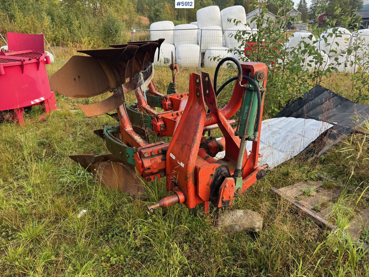 Kverneland 3-furrow reversible plough - ציוד עיבוד קרקע: תמונה 4 Kverneland 3-furrow reversible plough - ציוד עיבוד קרקע: תמונה 4
