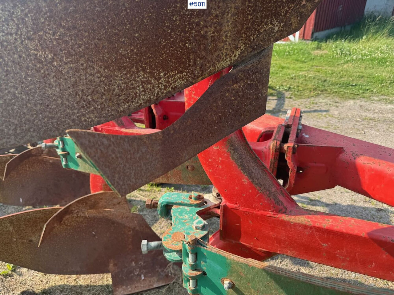 ציוד עיבוד קרקע Kverneland Mod. E 3-blade reversible plough: תמונה 8