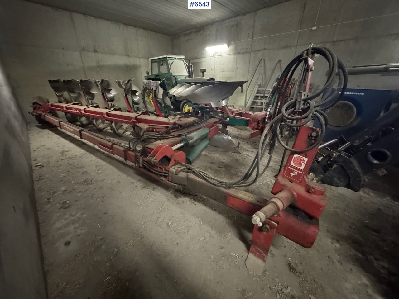 Kverneland PB100 6-Flour Vario Semi-Reversible Plough - ציוד עיבוד קרקע: תמונה 2 Kverneland PB100 6-Flour Vario Semi-Reversible Plough - ציוד עיבוד קרקע: תמונה 2