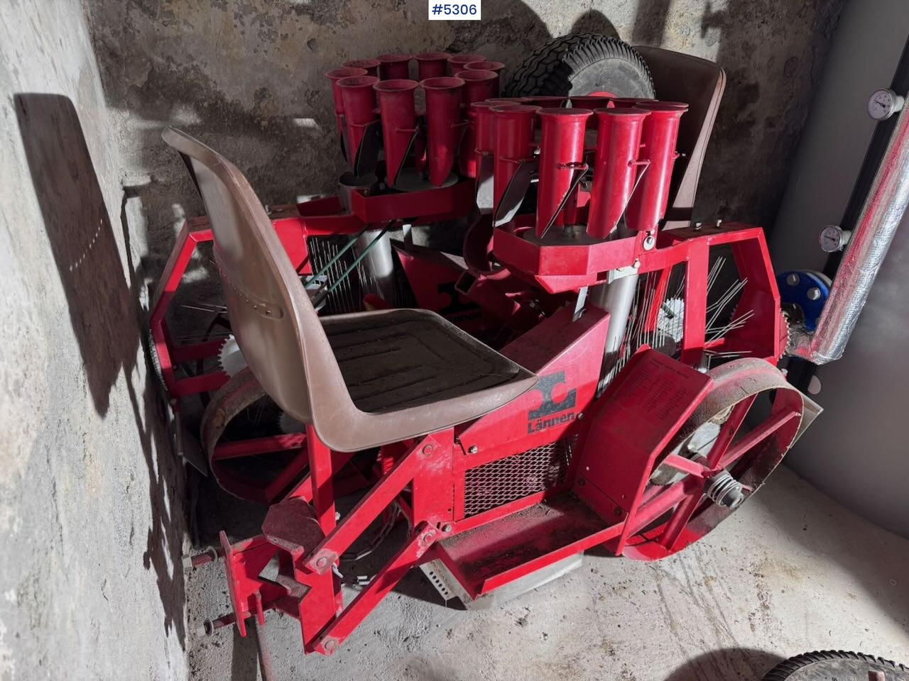 Lannen og Nibex Planting Machines - ציוד עיבוד קרקע: תמונה 3 Lannen og Nibex Planting Machines - ציוד עיבוד קרקע: תמונה 3