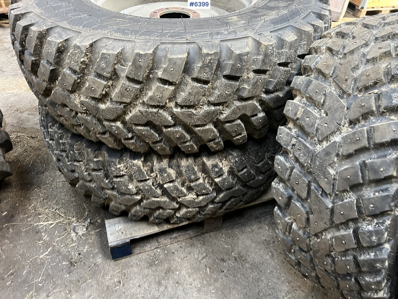 Nokian tri 2 studded tires for tractors - חבילת גלגלים וצמיגים עבור מכונה חקלאית: תמונה 5 Nokian tri 2 studded tires for tractors - חבילת גלגלים וצמיגים עבור מכונה חקלאית: תמונה 5