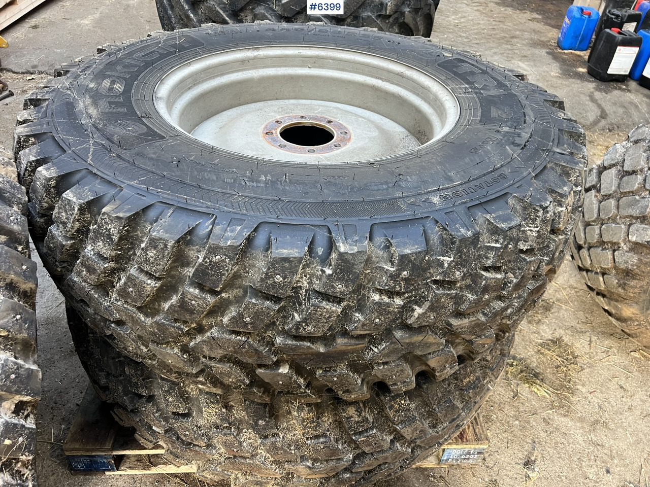 Nokian tri 2 studded tires for tractors - חבילת גלגלים וצמיגים עבור מכונה חקלאית: תמונה 1 Nokian tri 2 studded tires for tractors - חבילת גלגלים וצמיגים עבור מכונה חקלאית: תמונה 1