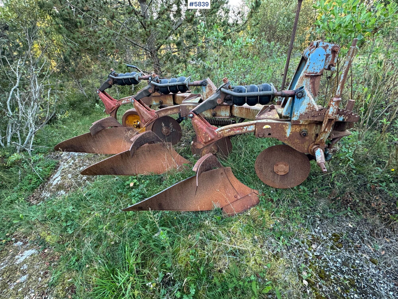 Øverum 3-furrow plow - ציוד עיבוד קרקע: תמונה 1 Øverum 3-furrow plow - ציוד עיבוד קרקע: תמונה 1