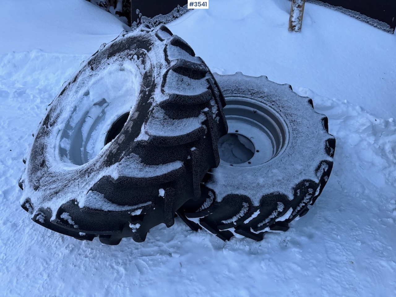 Tractor tires - צמיג עבור מכונה חקלאית: תמונה 2 Tractor tires - צמיג עבור מכונה חקלאית: תמונה 2