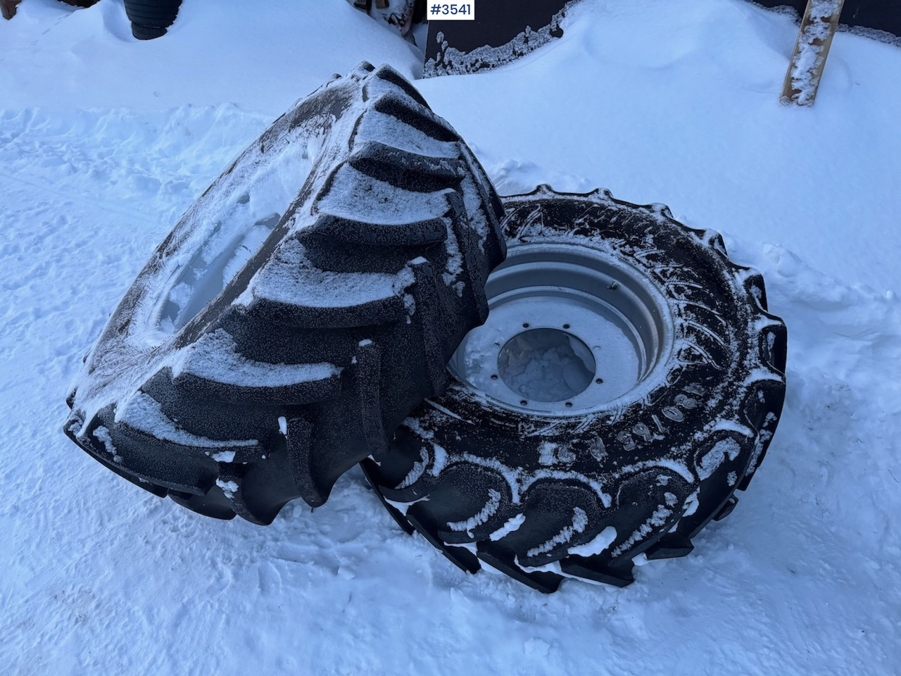 Tractor tires - צמיג עבור מכונה חקלאית: תמונה 1 Tractor tires - צמיג עבור מכונה חקלאית: תמונה 1