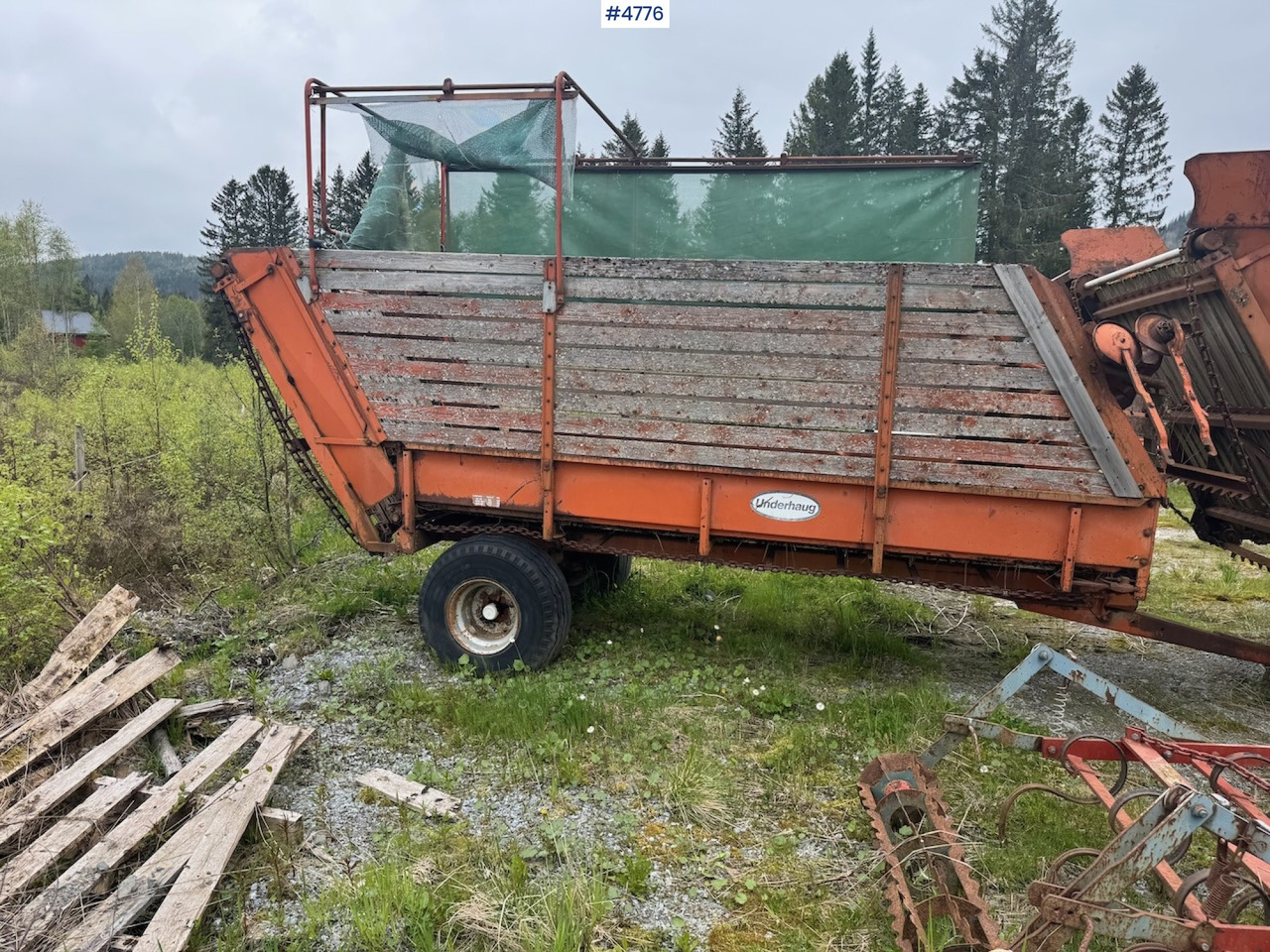 ציוד חציר ומספוא Underhaug unloading wagon with throwing roller: תמונה 7