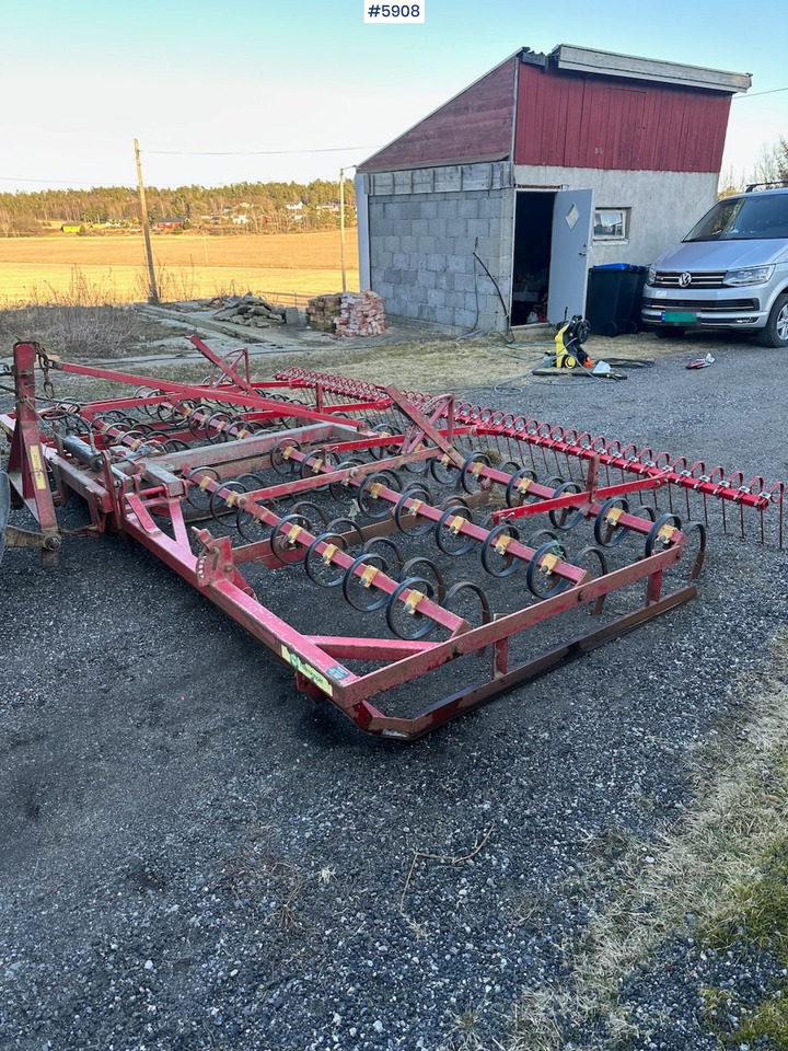 Väderstad Cultivator 4.6 m - ציוד עיבוד קרקע: תמונה 2 Väderstad Cultivator 4.6 m - ציוד עיבוד קרקע: תמונה 2