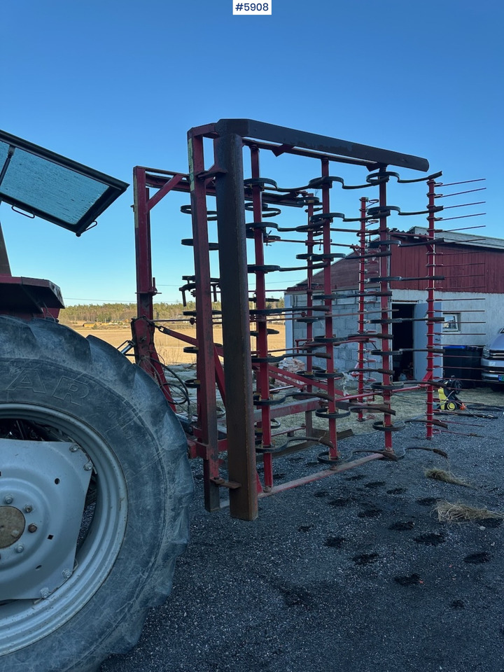 Väderstad Cultivator 4.6 m - ציוד עיבוד קרקע: תמונה 4 Väderstad Cultivator 4.6 m - ציוד עיבוד קרקע: תמונה 4