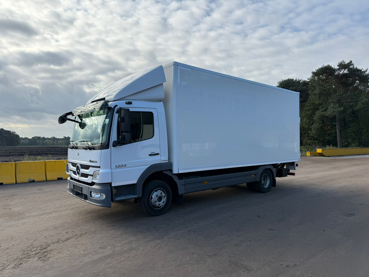 Mercedes Atego 1224 - משאית תיבה: תמונה 1 Mercedes Atego 1224 - משאית תיבה: תמונה 1