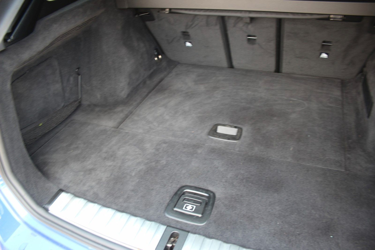 רכב סטיישן BMW 320 Touring d M Sport Laser Alcantara Harman Kar: תמונה 13