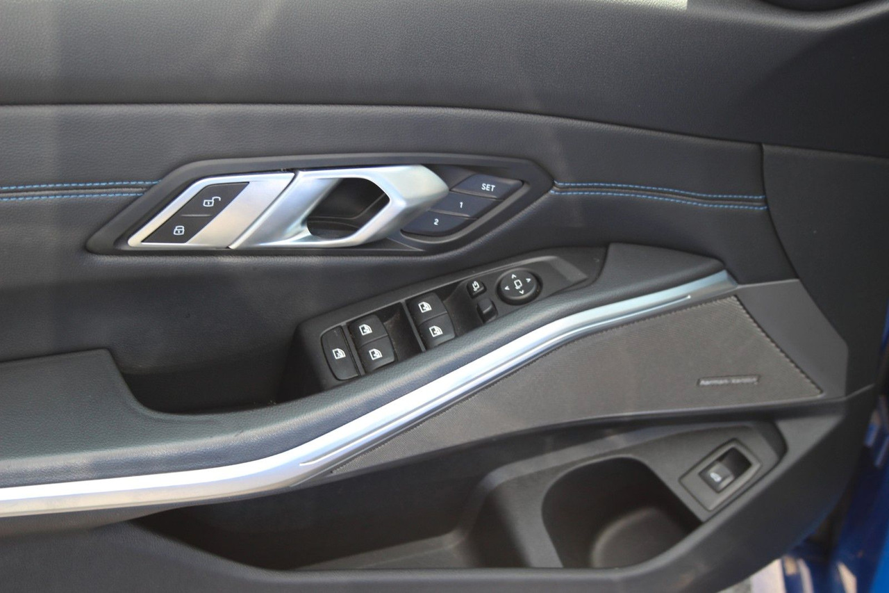 רכב סטיישן BMW 320 Touring d M Sport Laser Alcantara Harman Kar: תמונה 9