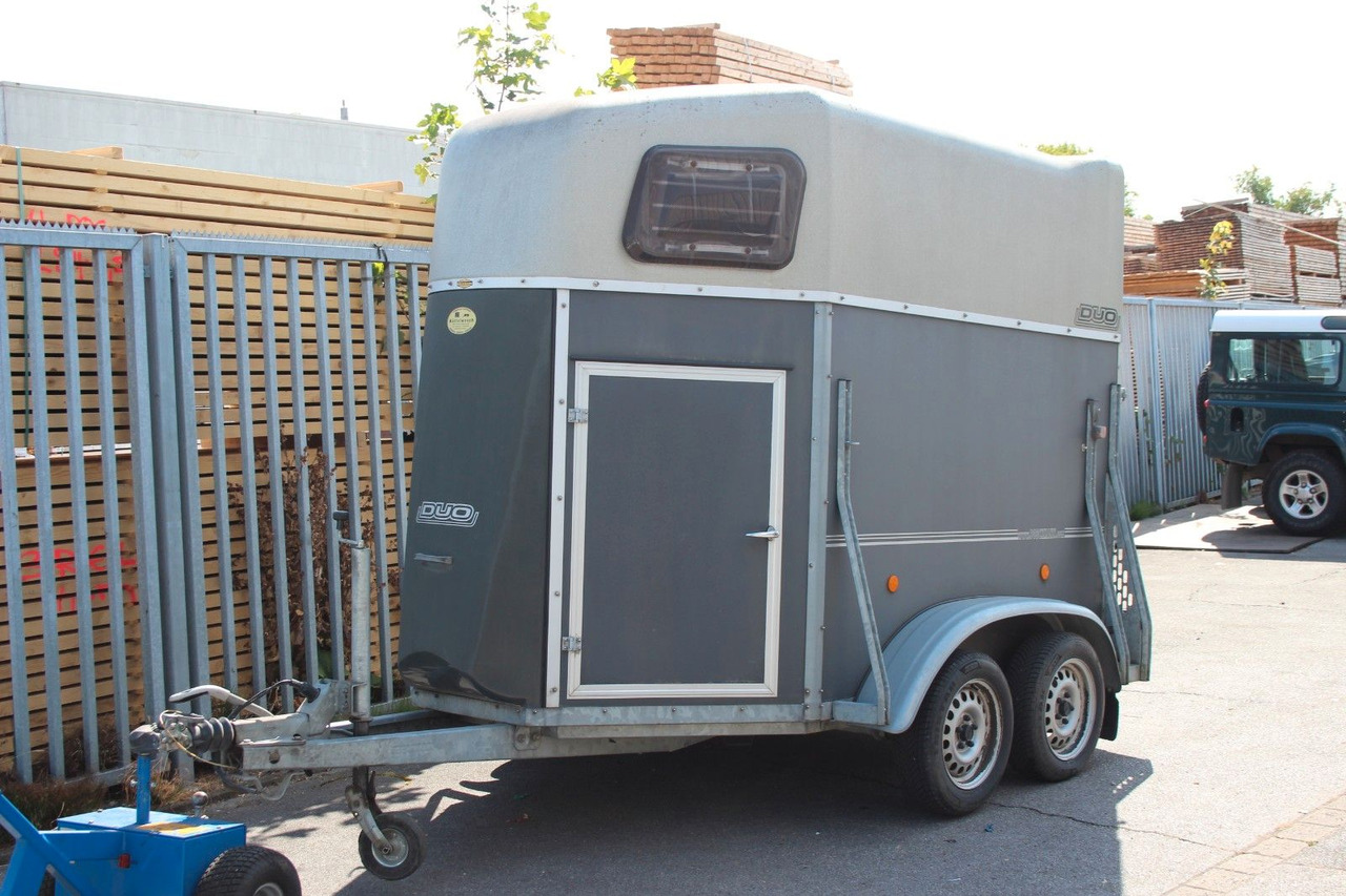 Böckmann Duo Sattelkammer Aluboden 2Pferde 2000k - קרון נגרר להובלת בעלי חיים: תמונה 1 Böckmann Duo Sattelkammer Aluboden 2Pferde 2000k - קרון נגרר להובלת בעלי חיים: תמונה 1