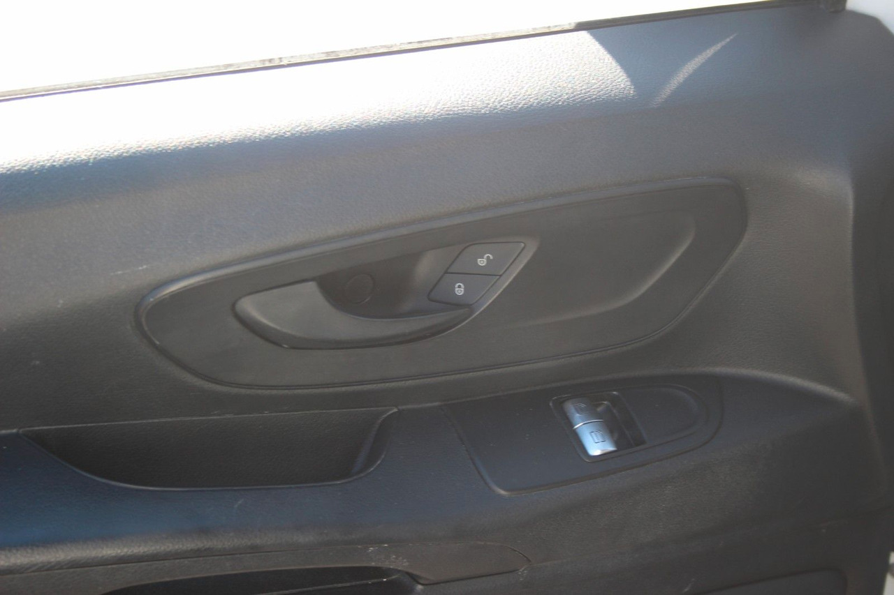 כלי רכב מסחרי קטן Mercedes-Benz Vito Kasten 109 CDI FWD lang 142tKM Dachträger: תמונה 7