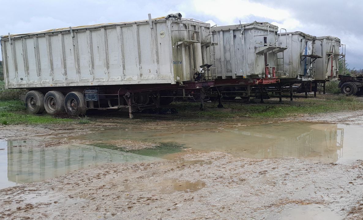 סמיטריילר עם מזהיר BENALU: תמונה 1