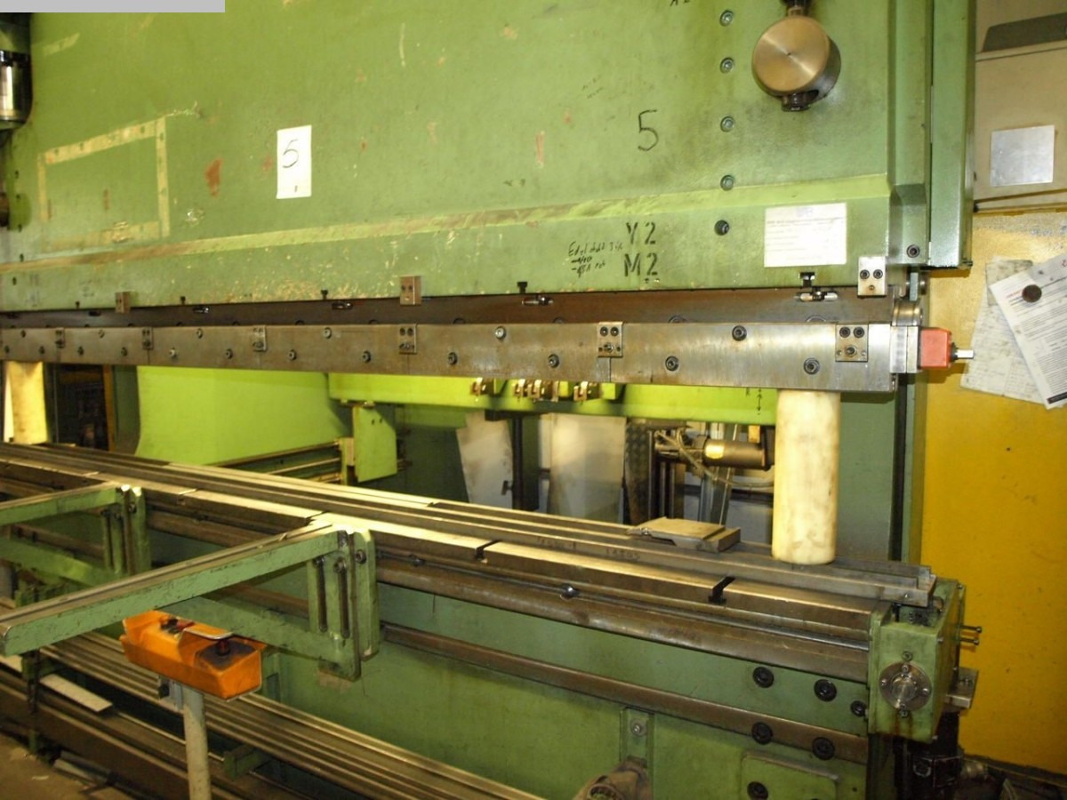 LOTZE 309x3000kn - מכונת כיפוף פח: תמונה 4 LOTZE 309x3000kn - מכונת כיפוף פח: תמונה 4