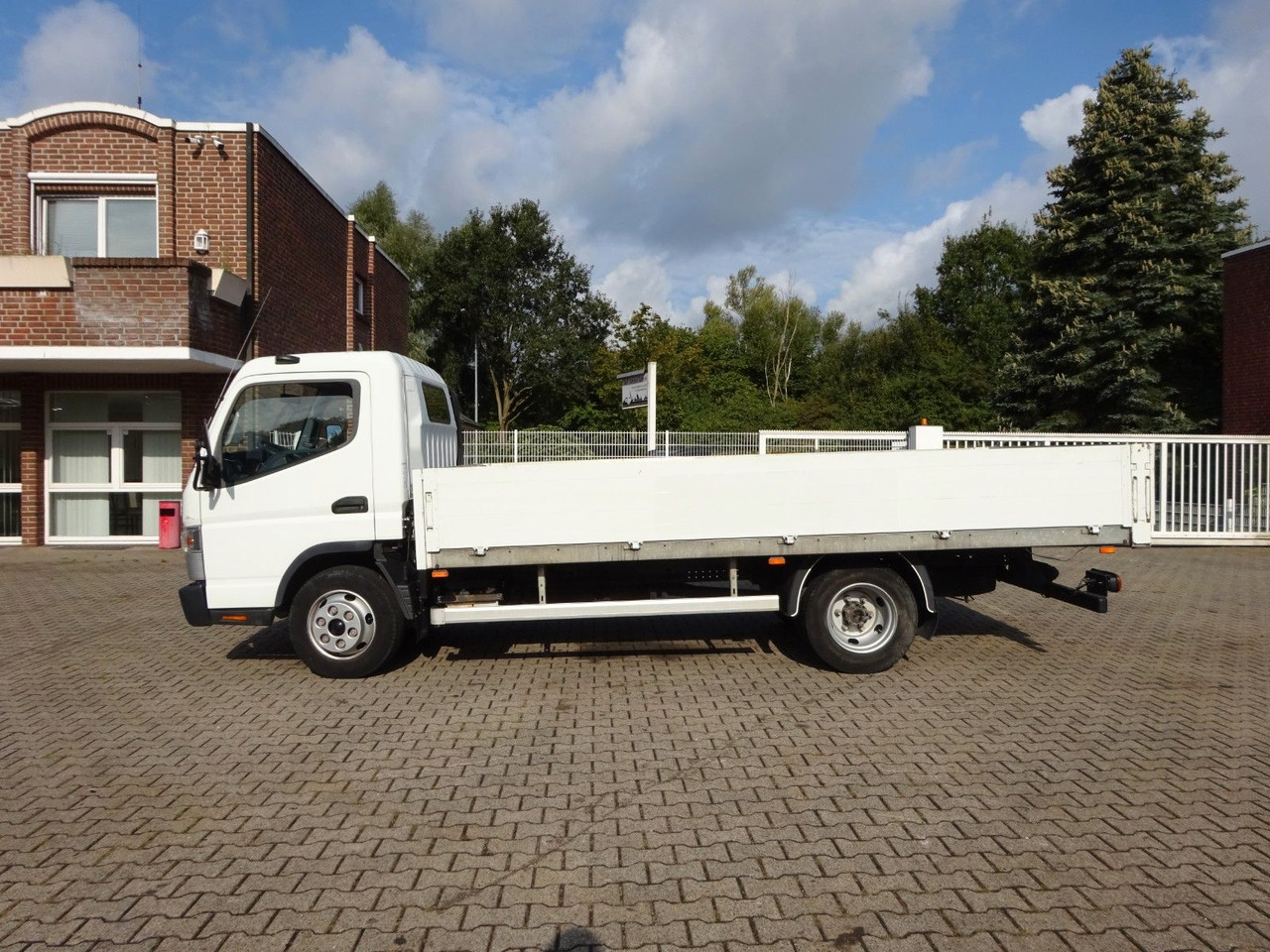 FUSO CANTER 7C15 Pritsche 4x2 - כלי רכב מסחרי במיטה שטוחה: תמונה 2 FUSO CANTER 7C15 Pritsche 4x2 - כלי רכב מסחרי במיטה שטוחה: תמונה 2