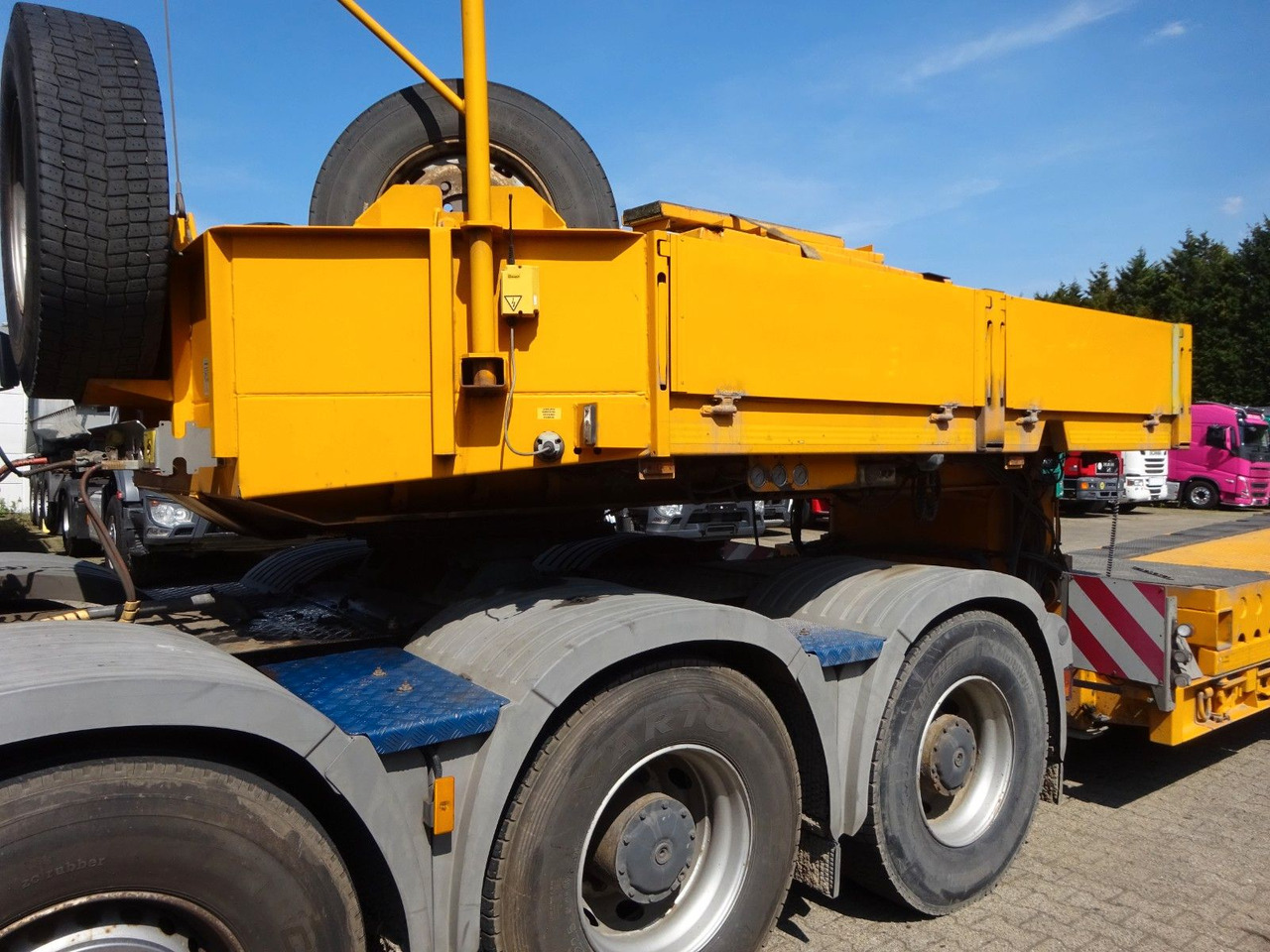 Faymonville 4 Achser Tiefbett abnehmbarem S-Hals ausziehbar - סמיטריילר עם מטען נמוך: תמונה 3 Faymonville 4 Achser Tiefbett abnehmbarem S-Hals ausziehbar - סמיטריילר עם מטען נמוך: תמונה 3