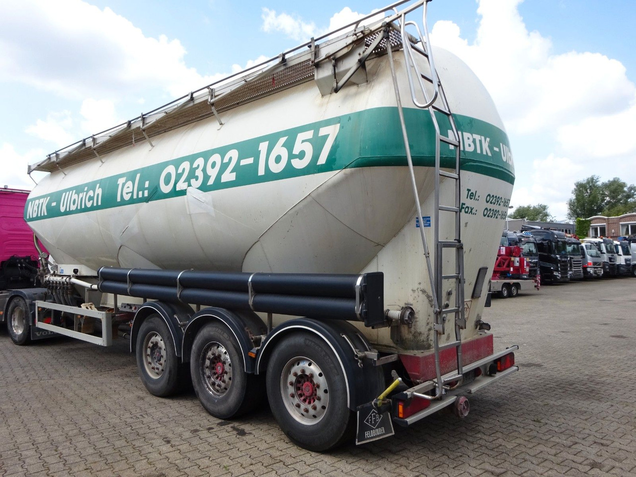 Feldbinder EUT 49.3 Silo für Staub u. Rieselgüter ca. 50m³ - סמיטריילר Silo: תמונה 3 Feldbinder EUT 49.3 Silo für Staub u. Rieselgüter ca. 50m³ - סמיטריילר Silo: תמונה 3