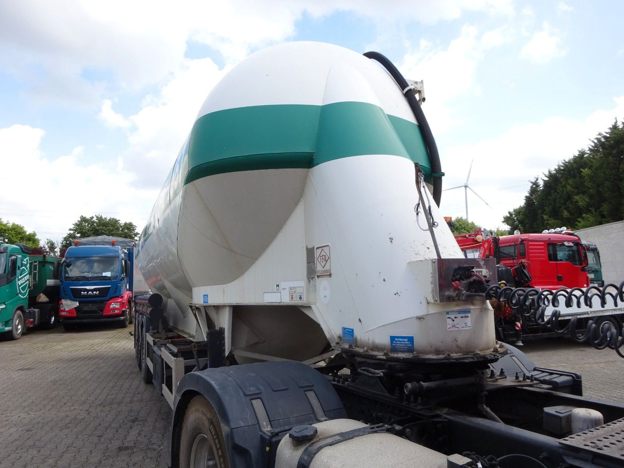 Feldbinder EUT 49.3 Silo für Staub u. Rieselgüter ca. 50m³ - סמיטריילר Silo: תמונה 4 Feldbinder EUT 49.3 Silo für Staub u. Rieselgüter ca. 50m³ - סמיטריילר Silo: תמונה 4