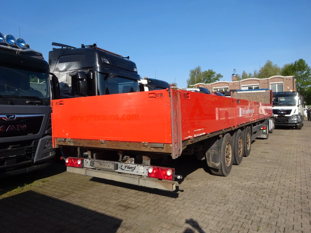 Fliegl Sattelpritsche mit Bordwänden und 3 Achsen - סמיטריילר צד נופל/ שטוח: תמונה 5 Fliegl Sattelpritsche mit Bordwänden und 3 Achsen - סמיטריילר צד נופל/ שטוח: תמונה 5