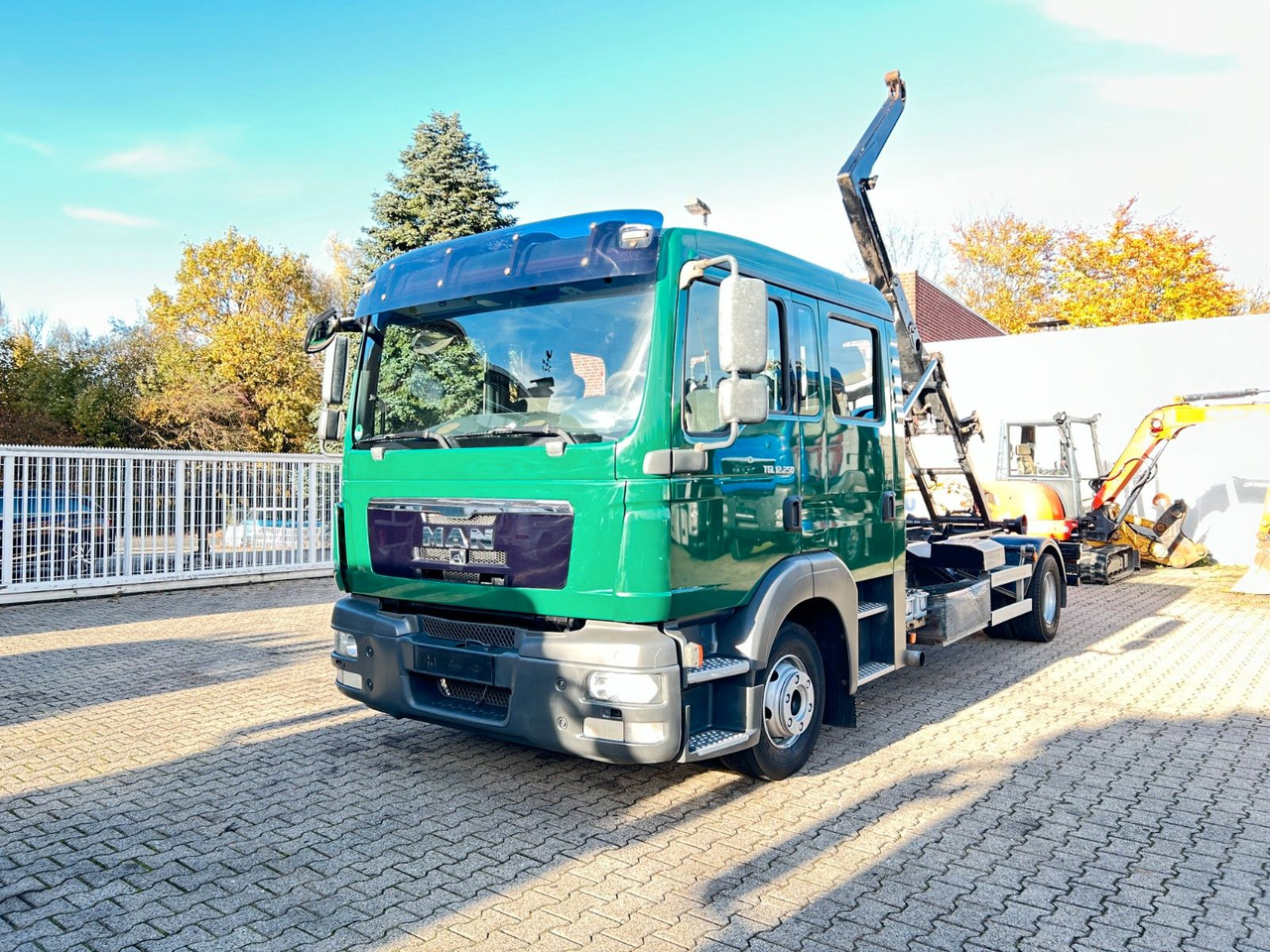 MAN 12.250 Doppelkabine Abroller - משאית הרמת וו: תמונה 2 MAN 12.250 Doppelkabine Abroller - משאית הרמת וו: תמונה 2