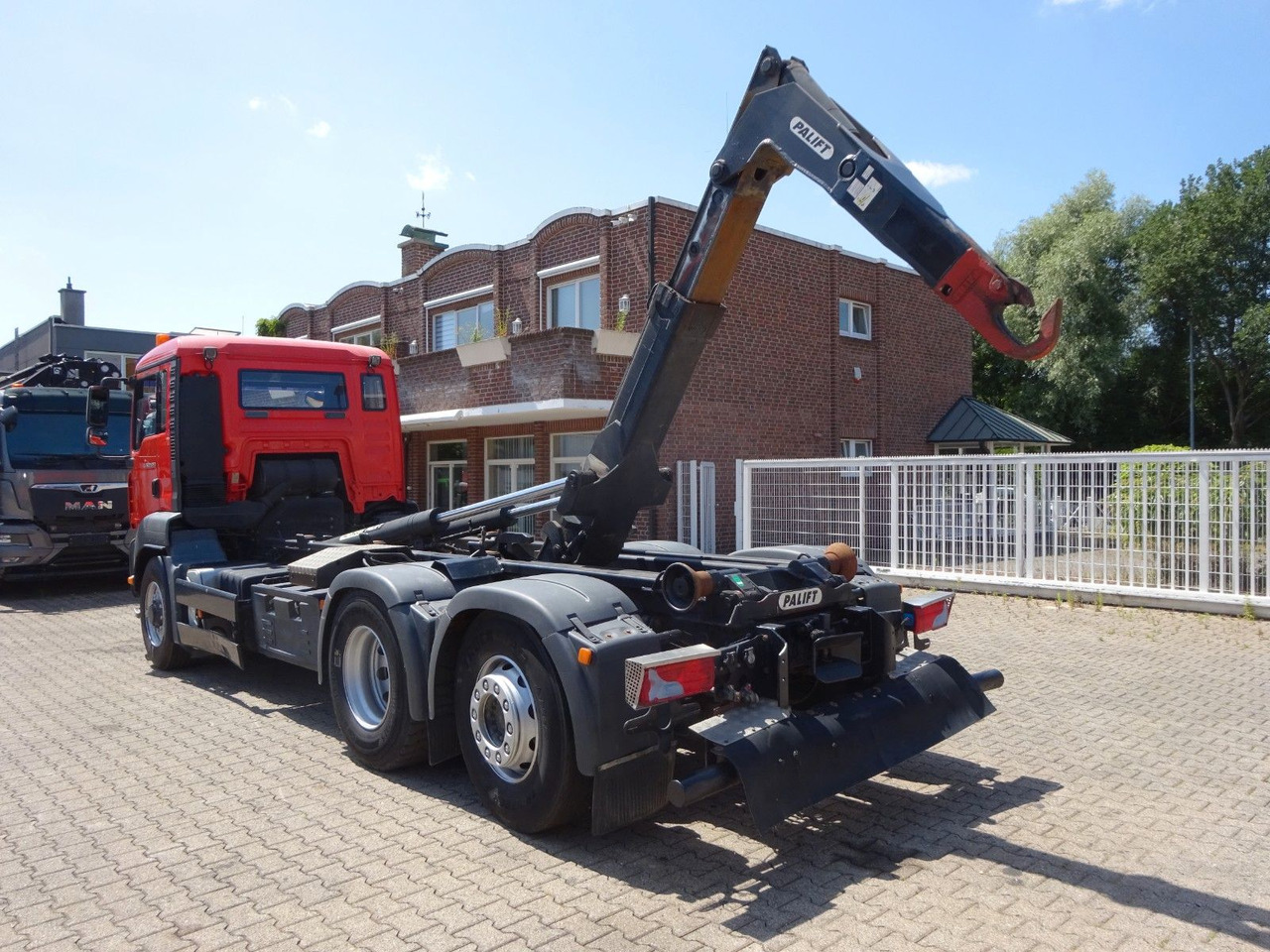 MAN 26.360 TGA PALFINGER Abroller 6x2-4 Hydrodrive - משאית הרמת וו: תמונה 4 MAN 26.360 TGA PALFINGER Abroller 6x2-4 Hydrodrive - משאית הרמת וו: תמונה 4