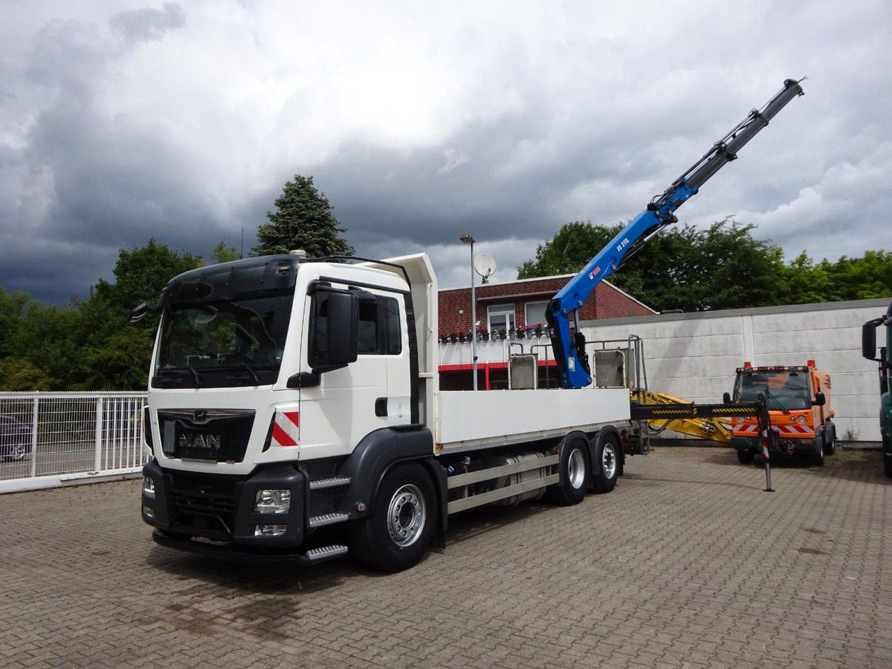 MAN 26.420 TGS Pritsche + HIAB 211 HIPRO Kran - משאית צד נופל/ שטוחה, משאית מנוף: תמונה 4 MAN 26.420 TGS Pritsche + HIAB 211 HIPRO Kran - משאית צד נופל/ שטוחה, משאית מנוף: תמונה 4