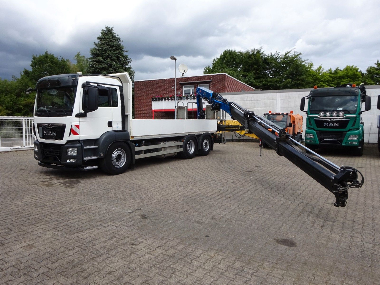 MAN 26.420 TGS Pritsche + HIAB 211 HIPRO Kran - משאית צד נופל/ שטוחה, משאית מנוף: תמונה 5 MAN 26.420 TGS Pritsche + HIAB 211 HIPRO Kran - משאית צד נופל/ שטוחה, משאית מנוף: תמונה 5