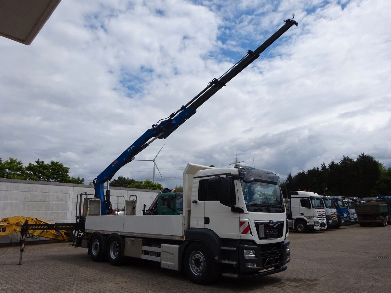 MAN 26.420 TGS Pritsche + HIAB 211 HIPRO Kran - משאית מנוף: תמונה 3 MAN 26.420 TGS Pritsche + HIAB 211 HIPRO Kran - משאית מנוף: תמונה 3