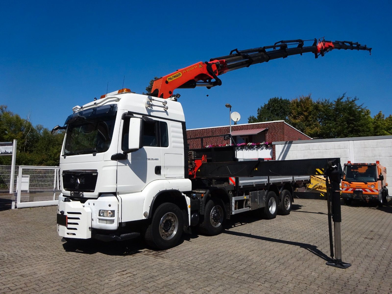 MAN 35.480 TGS Pritsche + PK 65002 Kran 8x2 - משאית מנוף: תמונה 1 MAN 35.480 TGS Pritsche + PK 65002 Kran 8x2 - משאית מנוף: תמונה 1