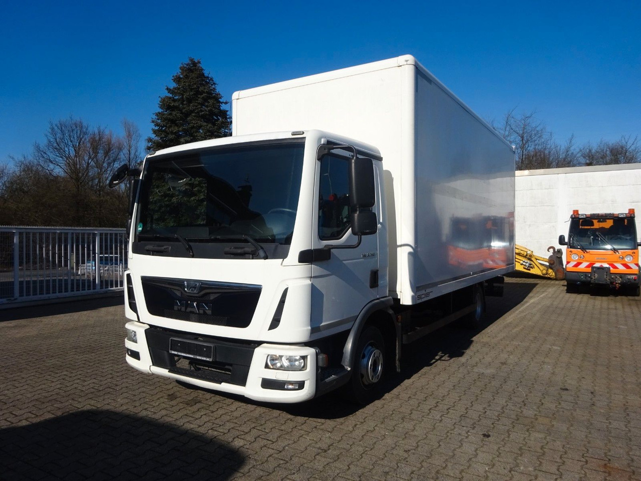 MAN 8.150 TGL Koffer 4x2 - משאית תיבה: תמונה 1 MAN 8.150 TGL Koffer 4x2 - משאית תיבה: תמונה 1