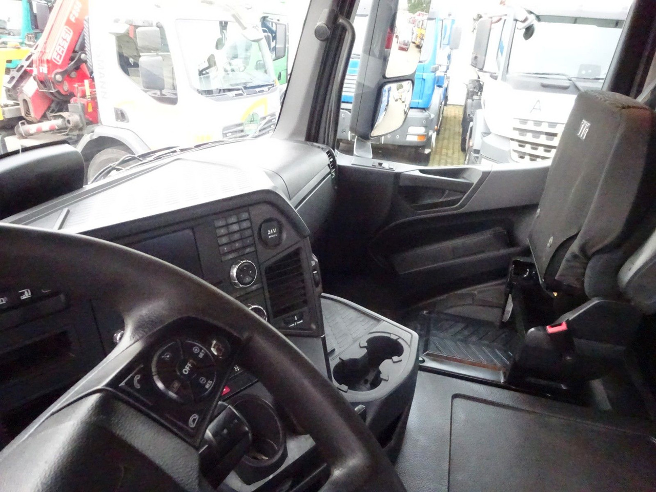 יחידת טרקטור Mercedes-Benz 1853 Arocs SZM mit Kipperpumpe: תמונה 13