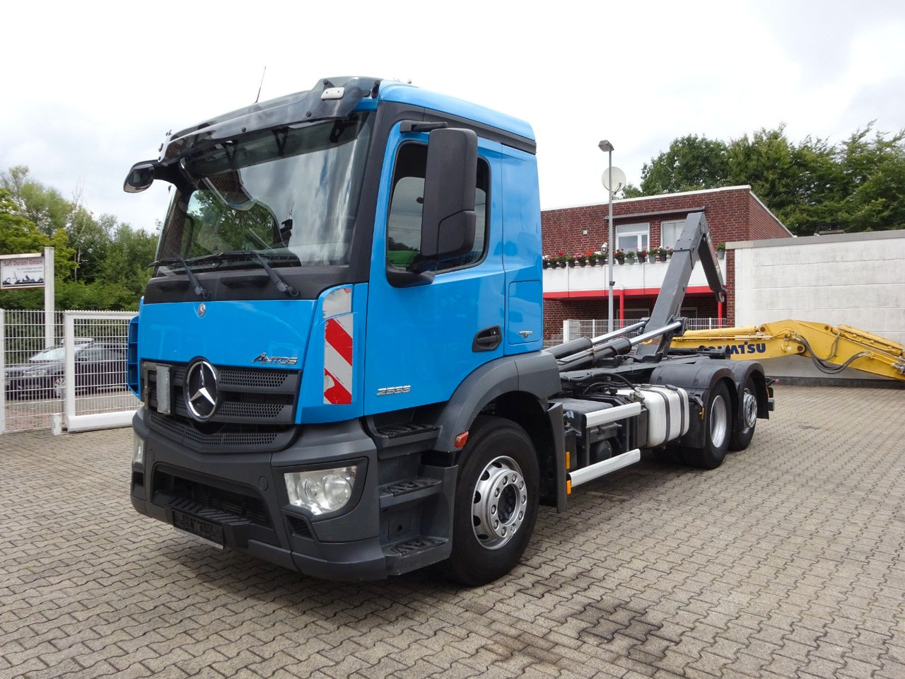 Mercedes-Benz 2533 Antos MULTILIFT Abroller 6x2 - משאית הרמת וו: תמונה 1 Mercedes-Benz 2533 Antos MULTILIFT Abroller 6x2 - משאית הרמת וו: תמונה 1