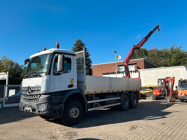 Mercedes-Benz 2636 Pritsche + Fassi F135 Kran 6x4 Blatt-Blatt - משאית מנוף: תמונה 2 Mercedes-Benz 2636 Pritsche + Fassi F135 Kran 6x4 Blatt-Blatt - משאית מנוף: תמונה 2