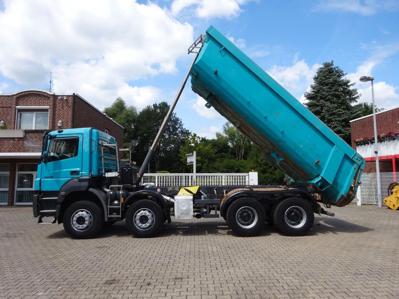 Mercedes-Benz 3240 Axor MKI SR 5.5 Muldenkipper 8x4 - מזהיר: תמונה 3 Mercedes-Benz 3240 Axor MKI SR 5.5 Muldenkipper 8x4 - מזהיר: תמונה 3