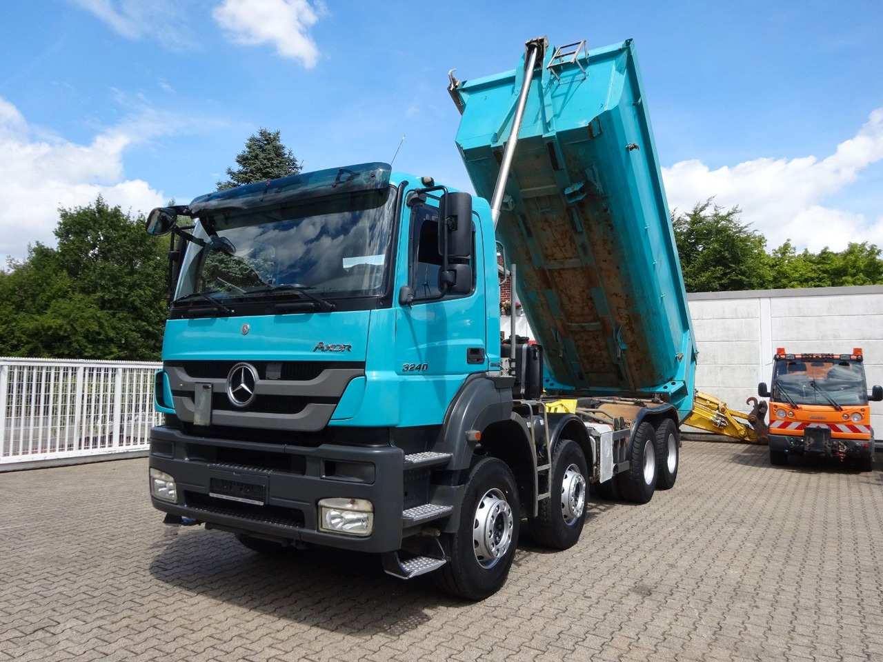 Mercedes-Benz 3240 Axor Muldenkipper 8x4 - מזהיר: תמונה 1 Mercedes-Benz 3240 Axor Muldenkipper 8x4 - מזהיר: תמונה 1