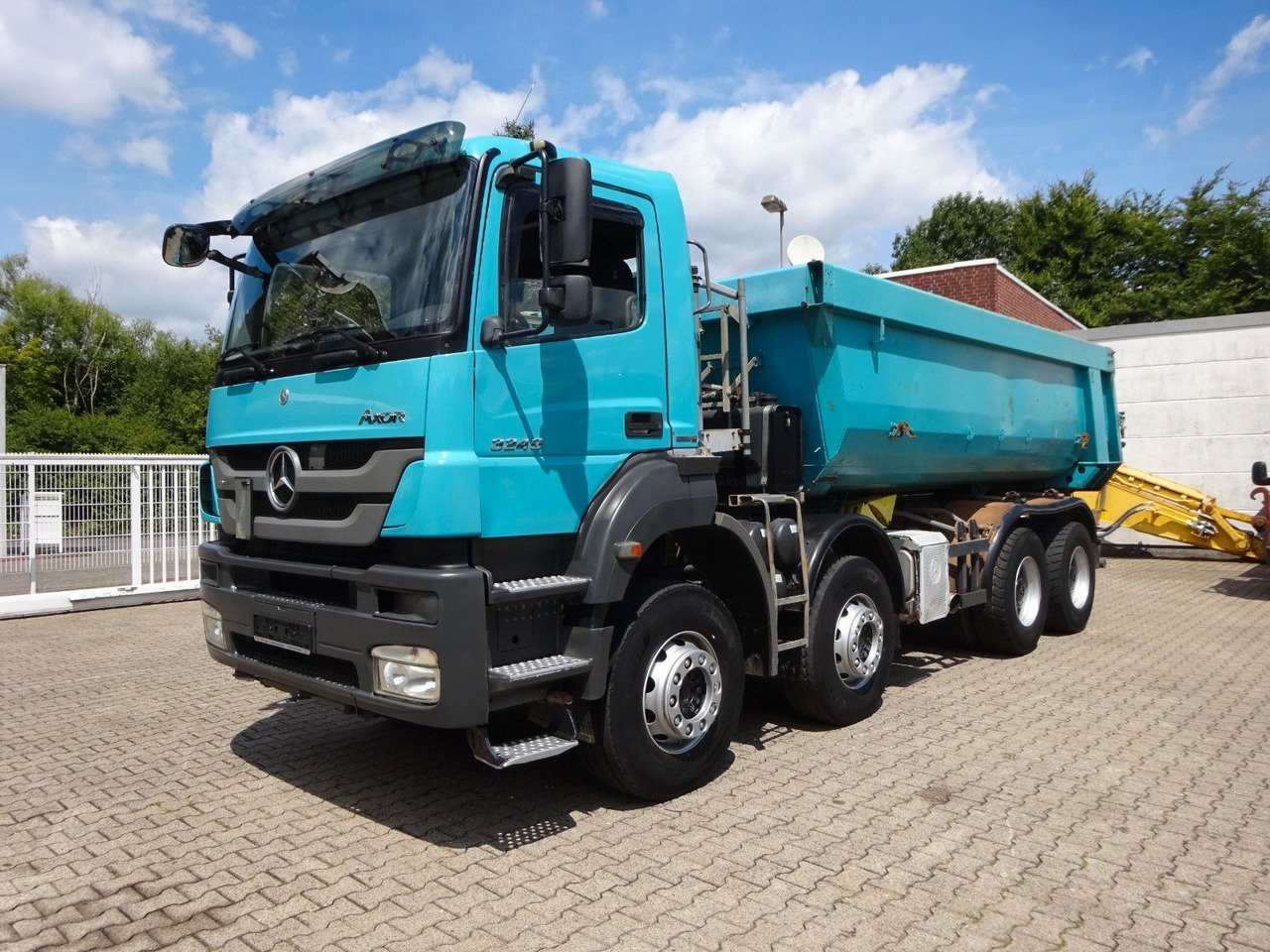 Mercedes-Benz 3240 Axor Muldenkipper 8x4 - מזהיר: תמונה 2 Mercedes-Benz 3240 Axor Muldenkipper 8x4 - מזהיר: תמונה 2