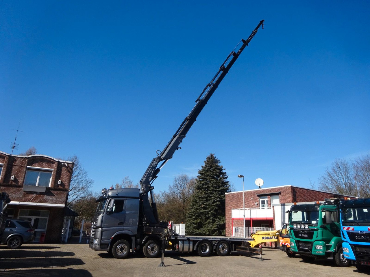 Mercedes-Benz 3453 Plattform + Fassi F820 Kran 8x2 Mercedes-Benz 3453 FASSI F820 Kran 8x Hydr. Ausschub - משאית מנוף, משאית צד נופל/ שטוחה: תמונה 3 Mercedes-Benz 3453 Plattform + Fassi F820 Kran 8x2 Mercedes-Benz 3453 FASSI F820 Kran 8x Hydr. Ausschub - משאית מנוף, משאית צד נופל/ שטוחה: תמונה 3