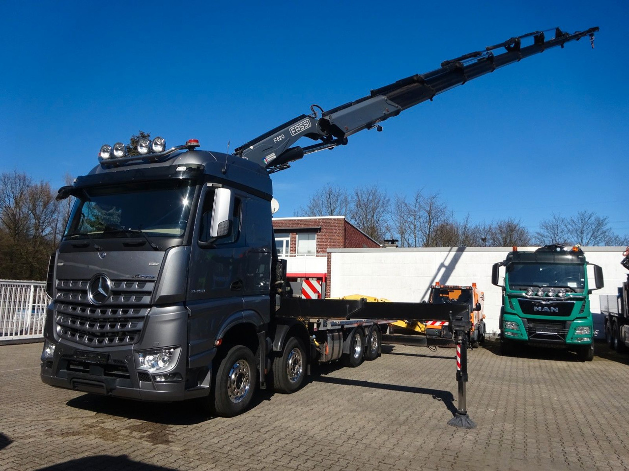 Mercedes-Benz 3453 Plattform + Fassi F820 Kran 8x2 Mercedes-Benz 3453 FASSI F820 Kran 8x Hydr. Ausschub - משאית מנוף, משאית צד נופל/ שטוחה: תמונה 1 Mercedes-Benz 3453 Plattform + Fassi F820 Kran 8x2 Mercedes-Benz 3453 FASSI F820 Kran 8x Hydr. Ausschub - משאית מנוף, משאית צד נופל/ שטוחה: תמונה 1
