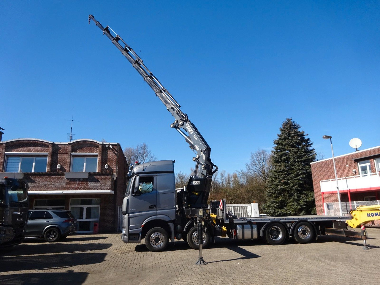 Mercedes-Benz 3453 Plattform + Fassi F820 Kran 8x2 Mercedes-Benz 3453 FASSI F820 Kran 8x Hydr. Ausschub - משאית מנוף, משאית צד נופל/ שטוחה: תמונה 1 Mercedes-Benz 3453 Plattform + Fassi F820 Kran 8x2 Mercedes-Benz 3453 FASSI F820 Kran 8x Hydr. Ausschub - משאית מנוף, משאית צד נופל/ שטוחה: תמונה 1