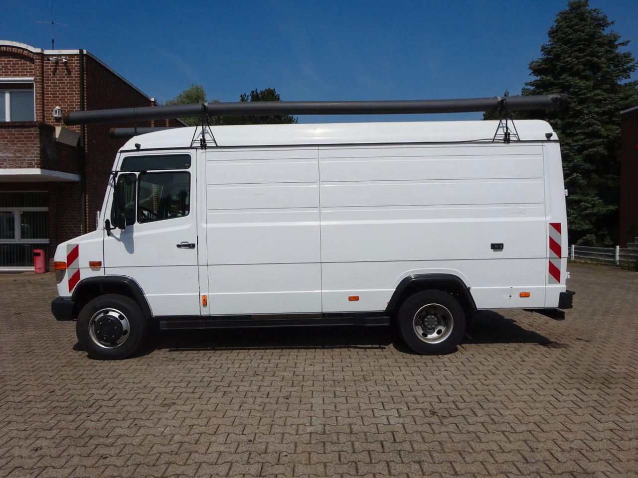 Mercedes-Benz 616D Vario Kastenwagen 4x2 - כלי רכב מסחרי עם לוח: תמונה 3 Mercedes-Benz 616D Vario Kastenwagen 4x2 - כלי רכב מסחרי עם לוח: תמונה 3