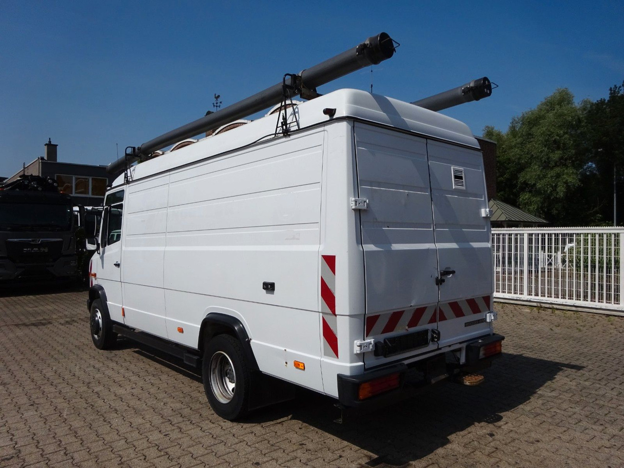 Mercedes-Benz 616D Vario Kastenwagen 4x2 - כלי רכב מסחרי עם לוח: תמונה 4 Mercedes-Benz 616D Vario Kastenwagen 4x2 - כלי רכב מסחרי עם לוח: תמונה 4