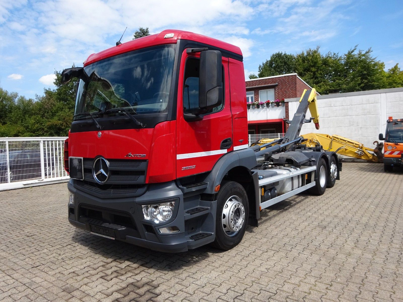 Mercedes-Benz Antos 2532 MEILLER Abroller Lift+Lenkachse 6x2 - משאית הרמת וו: תמונה 1 Mercedes-Benz Antos 2532 MEILLER Abroller Lift+Lenkachse 6x2 - משאית הרמת וו: תמונה 1