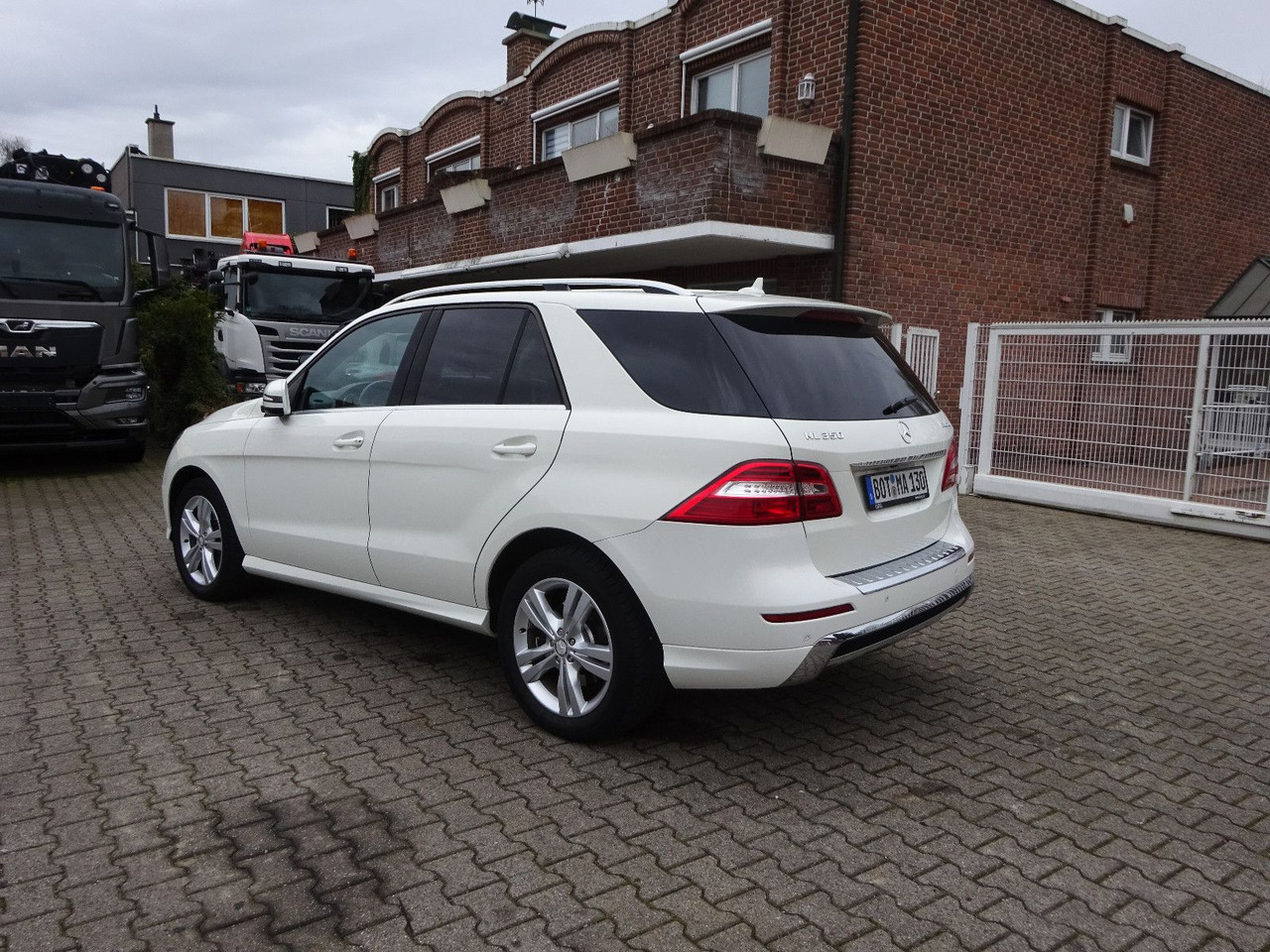 Mercedes-Benz ML 350 CDI BlueTec Mercedes-Benz ML 350 CDI BlueTec. AMG Paket - SUV: תמונה 4 Mercedes-Benz ML 350 CDI BlueTec Mercedes-Benz ML 350 CDI BlueTec. AMG Paket - SUV: תמונה 4