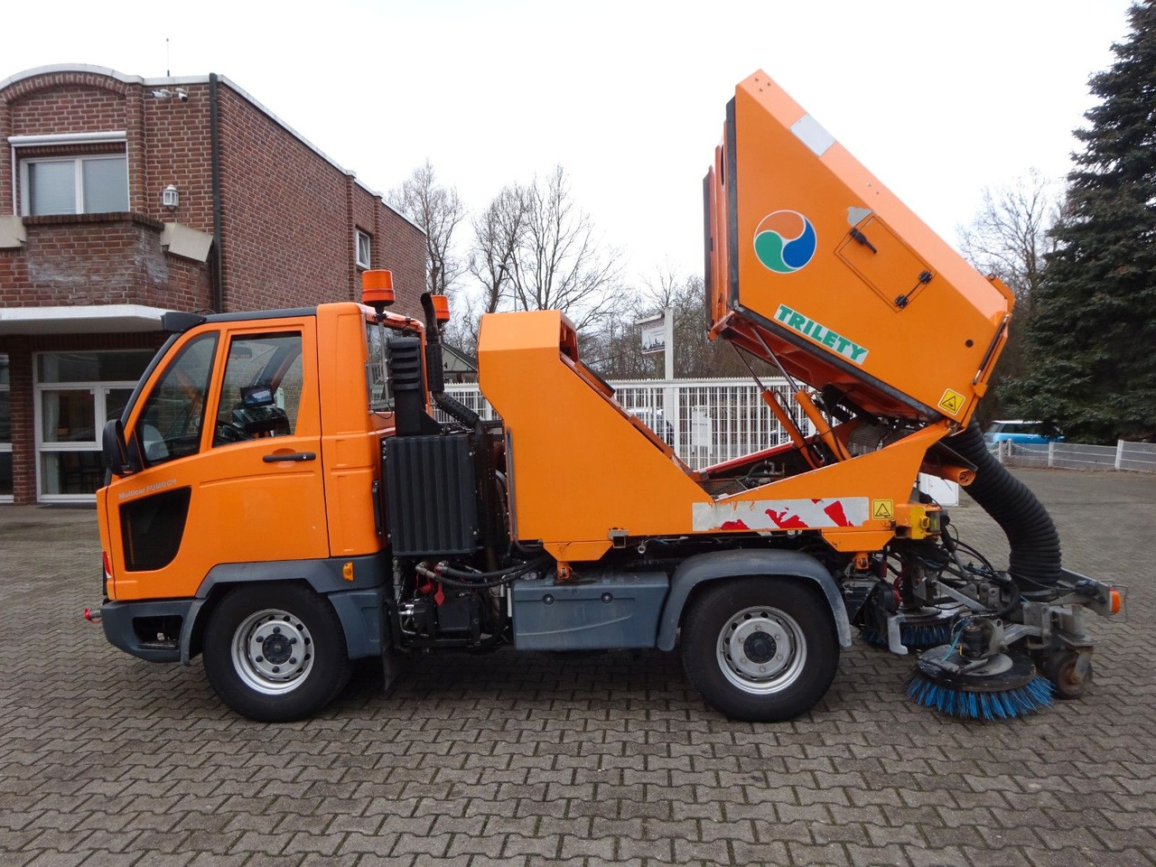 Multicar M30 HAKO FUMO Kehrmaschine+Kipper Wechsel-System - כלי רכב מסחרי מזהיר: תמונה 2 Multicar M30 HAKO FUMO Kehrmaschine+Kipper Wechsel-System - כלי רכב מסחרי מזהיר: תמונה 2