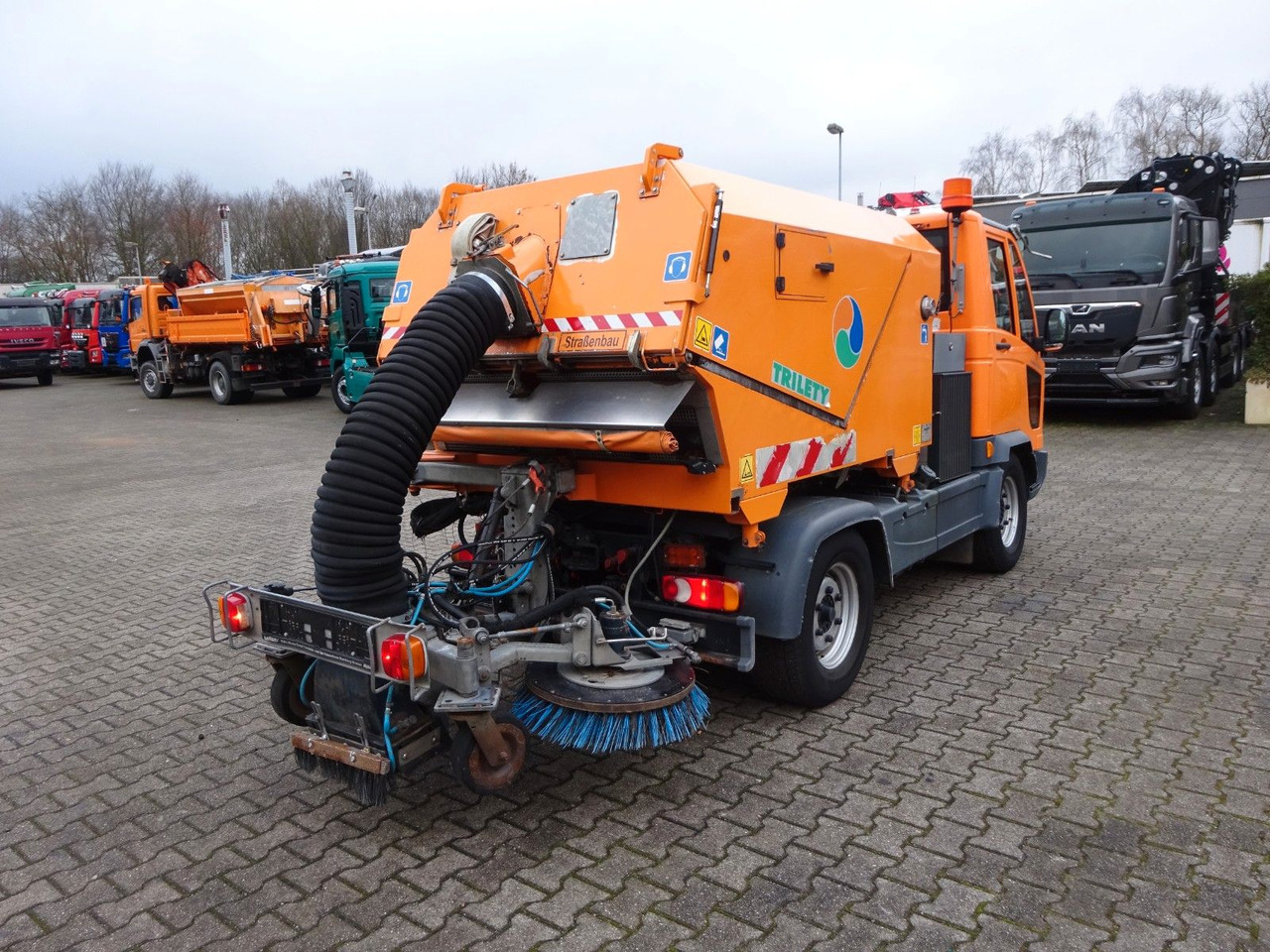 Multicar M30 HAKO FUMO Kehrmaschine+Kipper Wechsel-System - כלי רכב מסחרי מזהיר: תמונה 5 Multicar M30 HAKO FUMO Kehrmaschine+Kipper Wechsel-System - כלי רכב מסחרי מזהיר: תמונה 5
