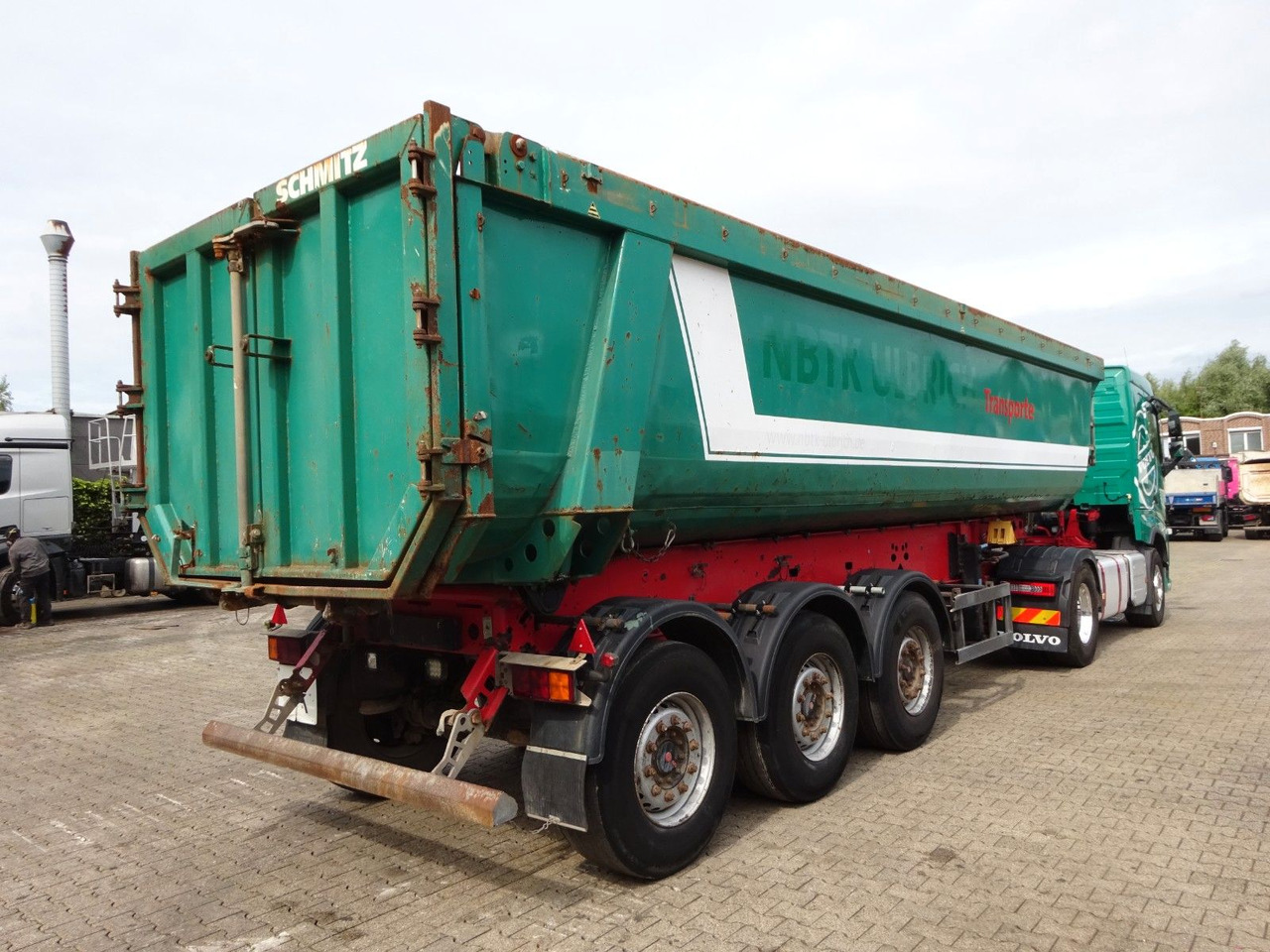 Schmitz Cargobull Kipp Auflieger Stahlmulde SKI 24 mit 3 Achsen - סמיטריילר עם מזהיר: תמונה 5 Schmitz Cargobull Kipp Auflieger Stahlmulde SKI 24 mit 3 Achsen - סמיטריילר עם מזהיר: תמונה 5