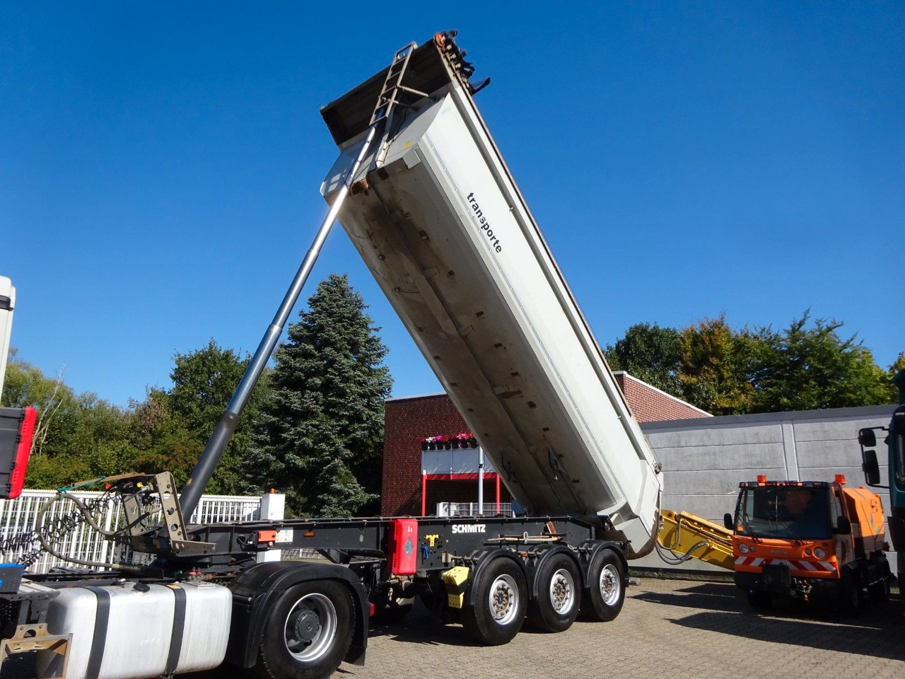 Schmitz Cargobull Kippauflieger mit 3 Achsen ca. 24 m³ 5x Bestand - סמיטריילר עם מזהיר: תמונה 2 Schmitz Cargobull Kippauflieger mit 3 Achsen ca. 24 m³ 5x Bestand - סמיטריילר עם מזהיר: תמונה 2